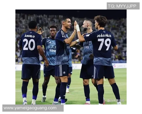 足球明星发布会盛况空前球迷热情高涨见证传奇时刻