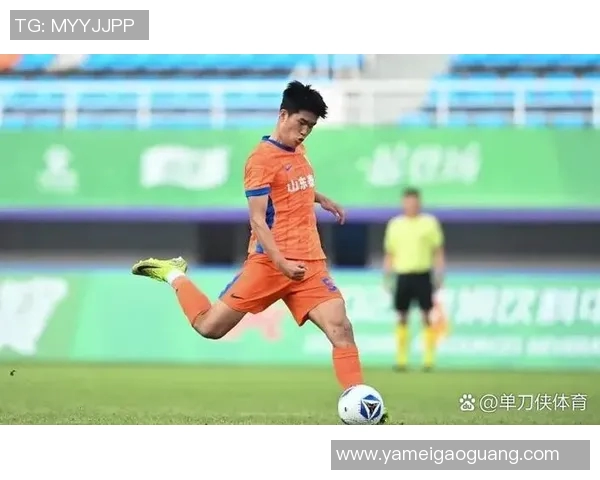 足球明星的肌肉儿子如何在运动界崭露头角成为新一代的偶像与榜样