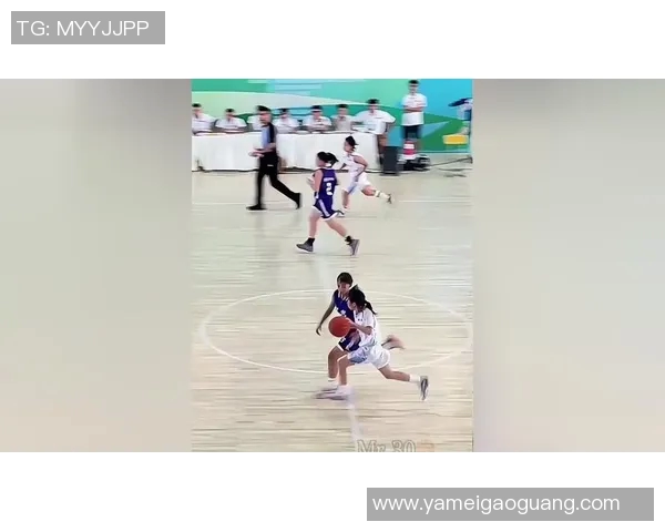 小学生篮球明星的成长之路与梦想追逐的精彩故事